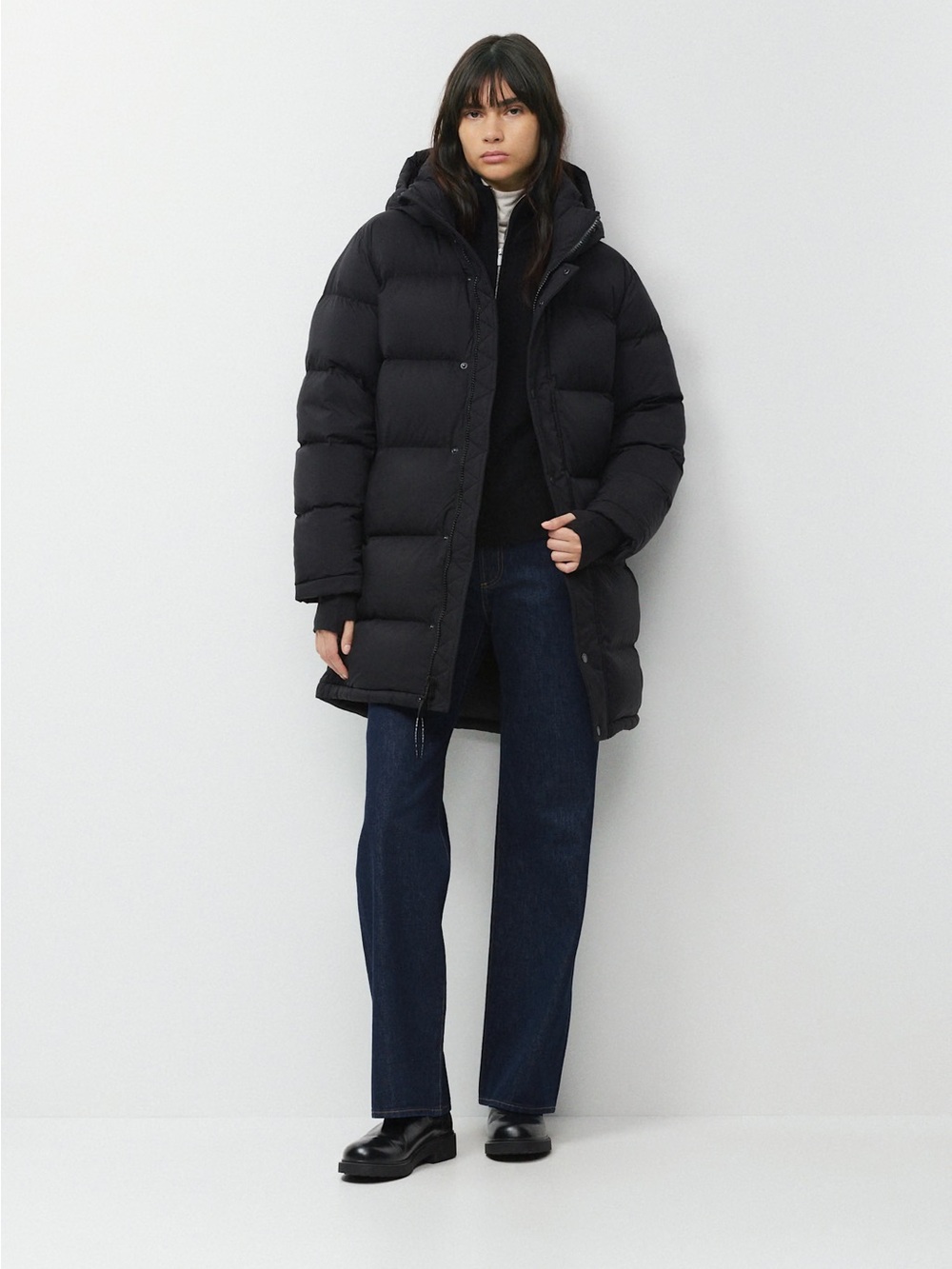 Aritzia Super Puff Mid in Black